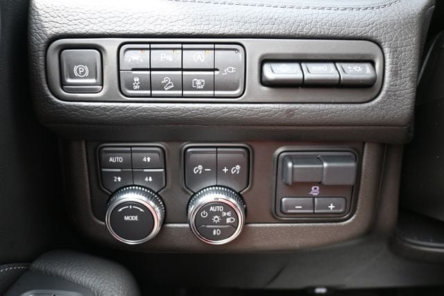 Used 2022 GMC Yukon Denali w/ Max Trailering Package AWD/4WD image 42