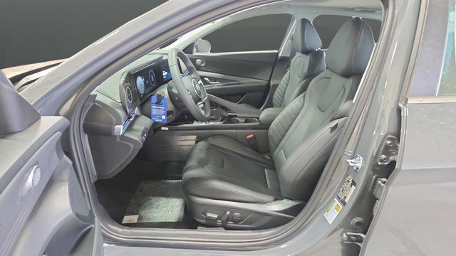 New 2026 Hyundai Elantra Limited FWD image 9