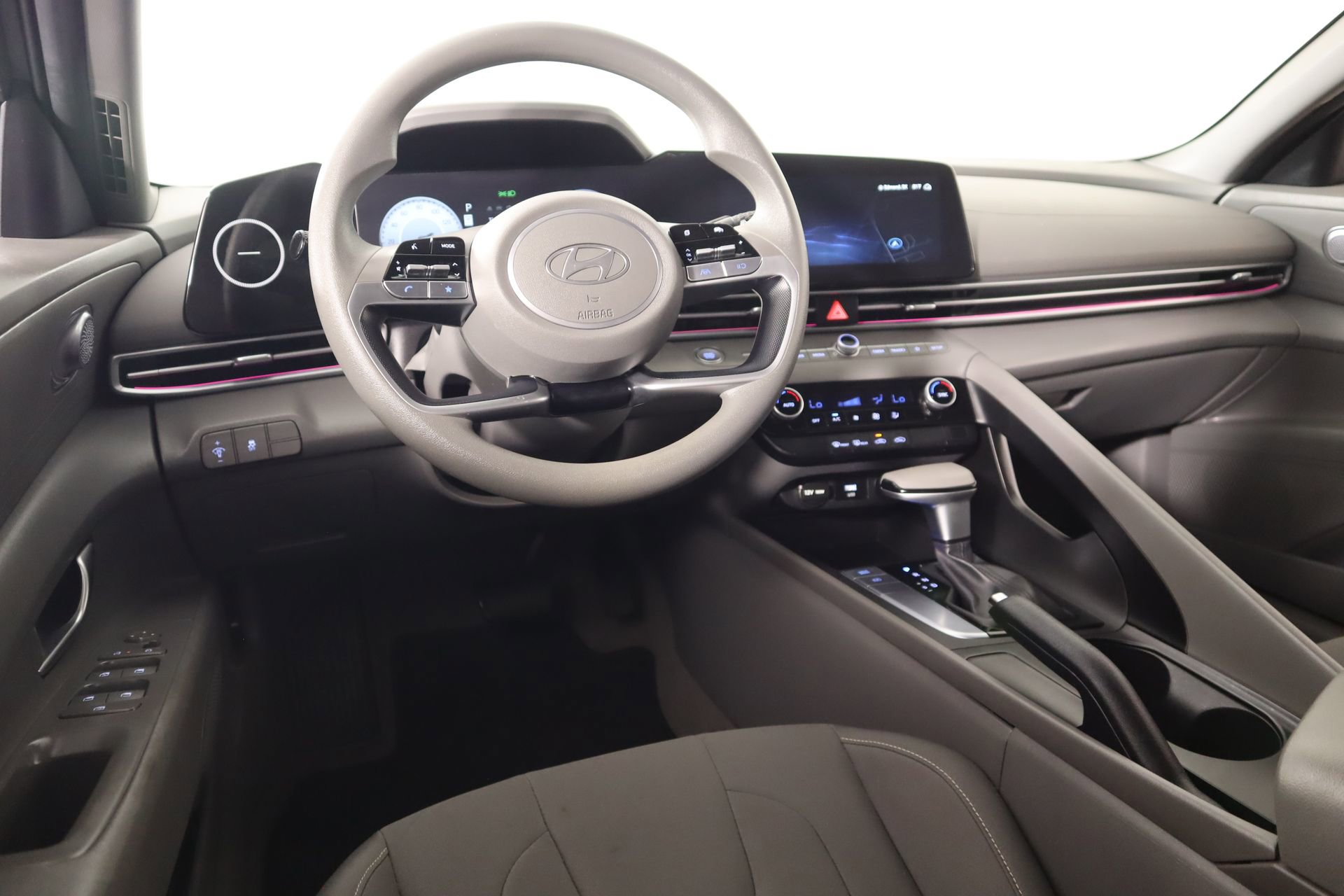 Certified 2024 Hyundai Elantra SEL image 2