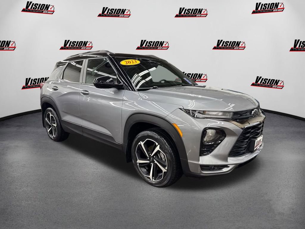Used 2023 Chevrolet TrailBlazer RS w/ Sun and Liftgate Package image 3