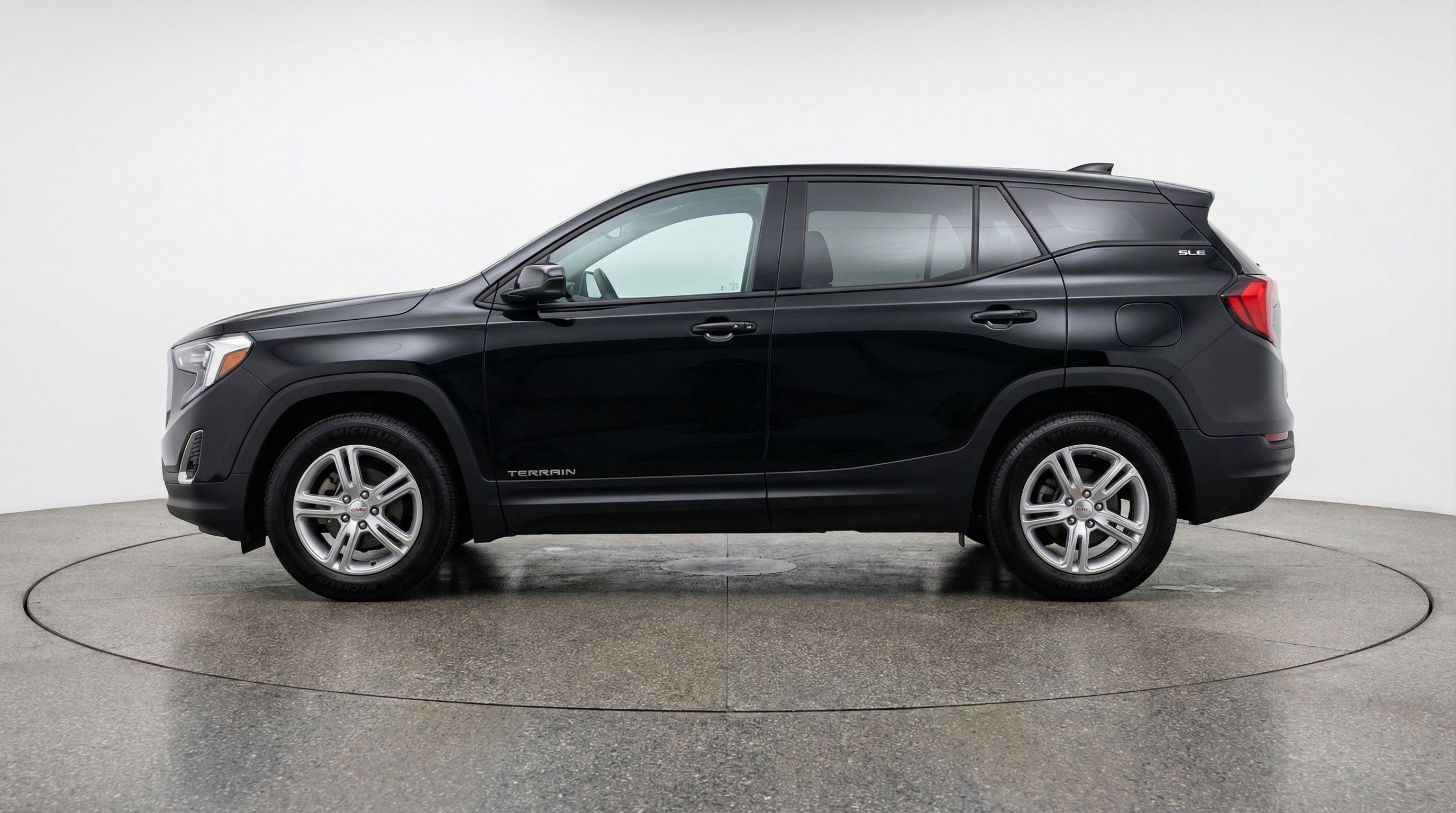 Used 2024 GMC Terrain SLE image 5