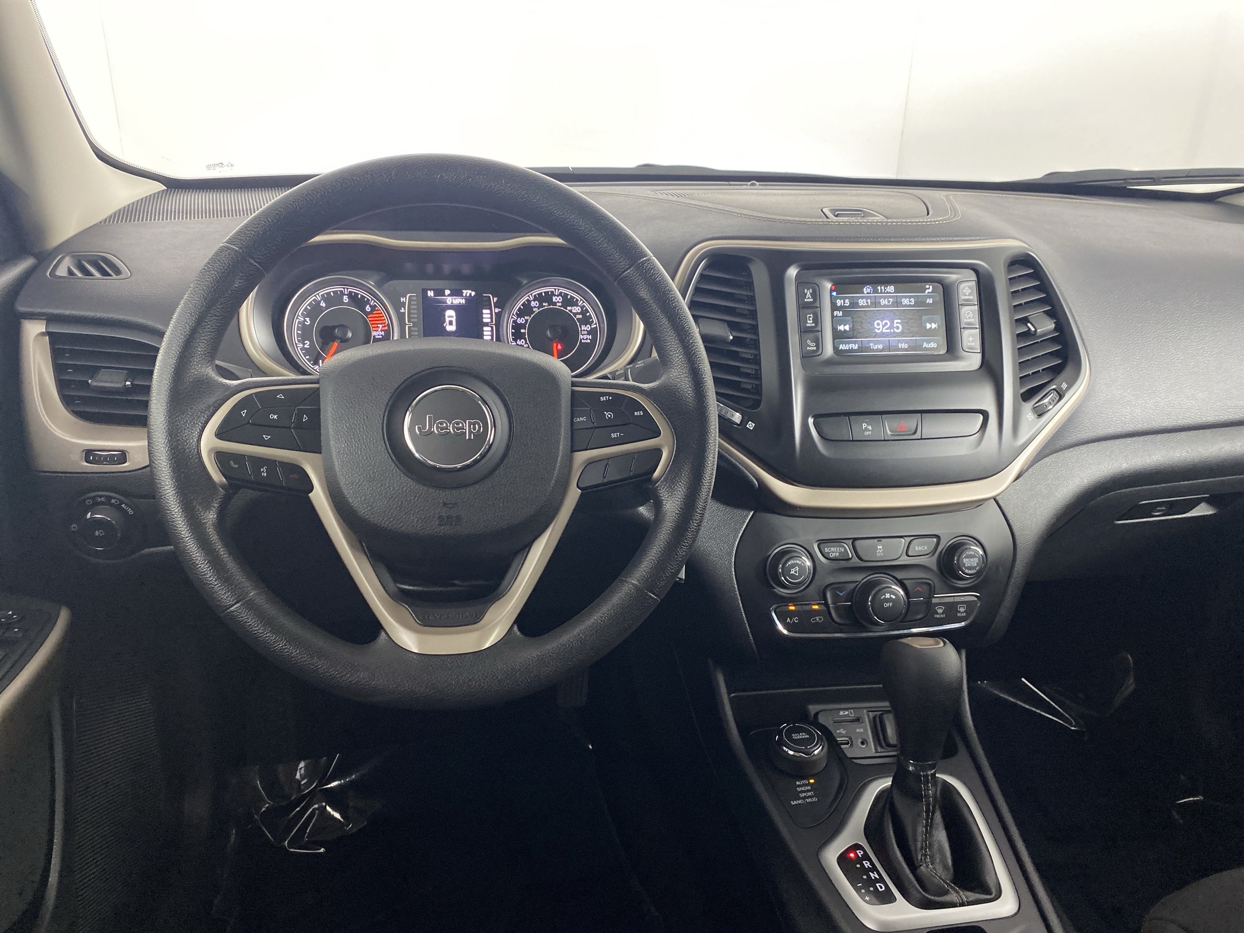 Used 2018 Jeep Cherokee Latitude w/ Safety Group AWD/4WD image 42