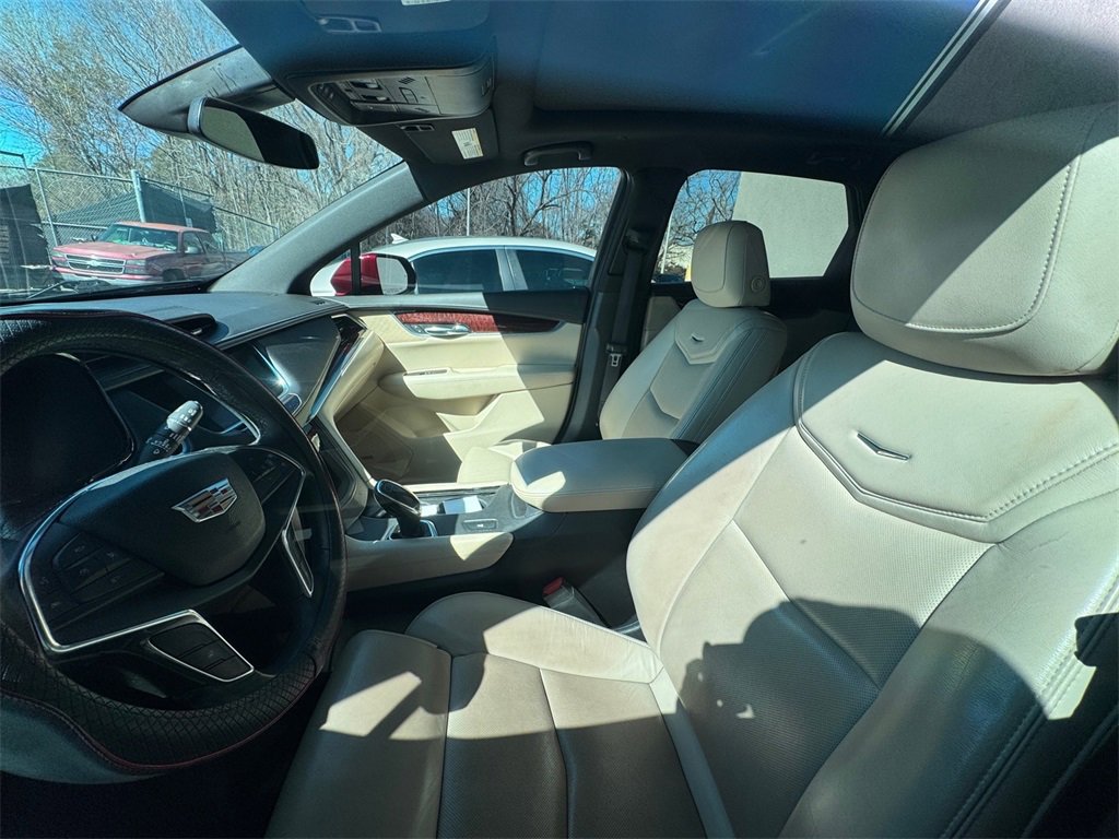 Used 2017 Cadillac XT5 Luxury image 8