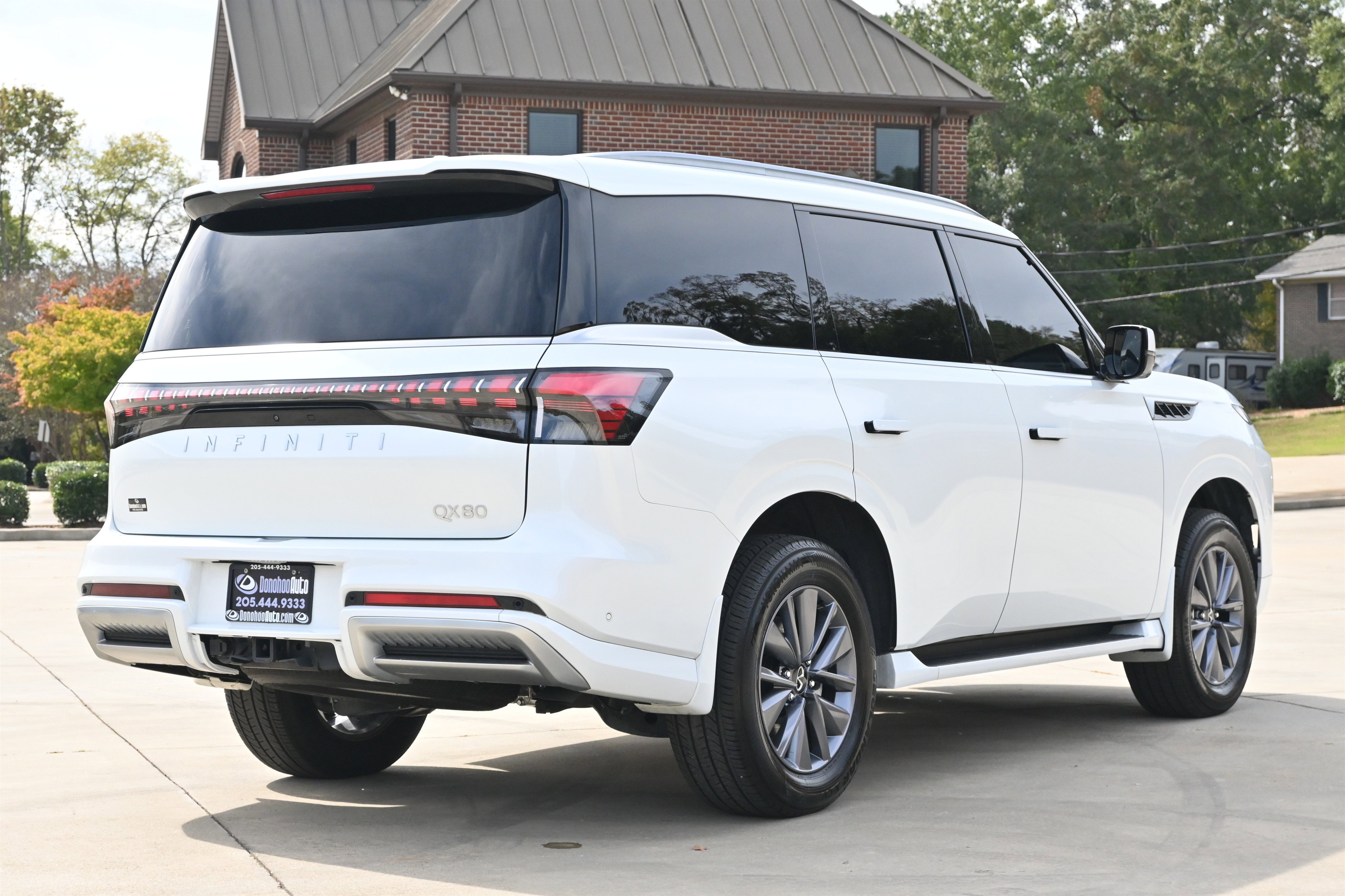 Used 2025 INFINITI QX80 Pure w/ Cargo Package image 9