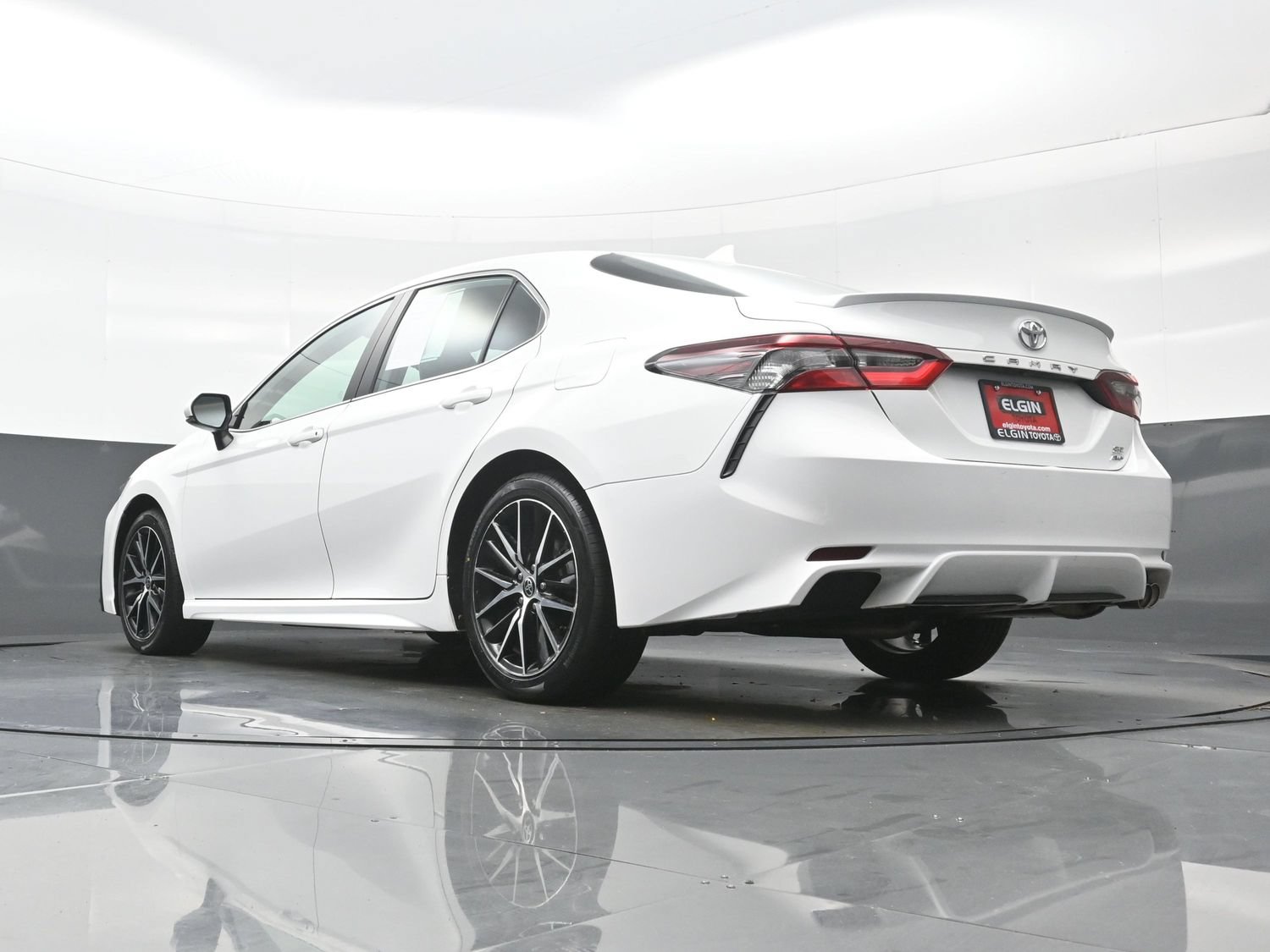 Used 2024 Toyota Camry SE AWD/4WD image 30