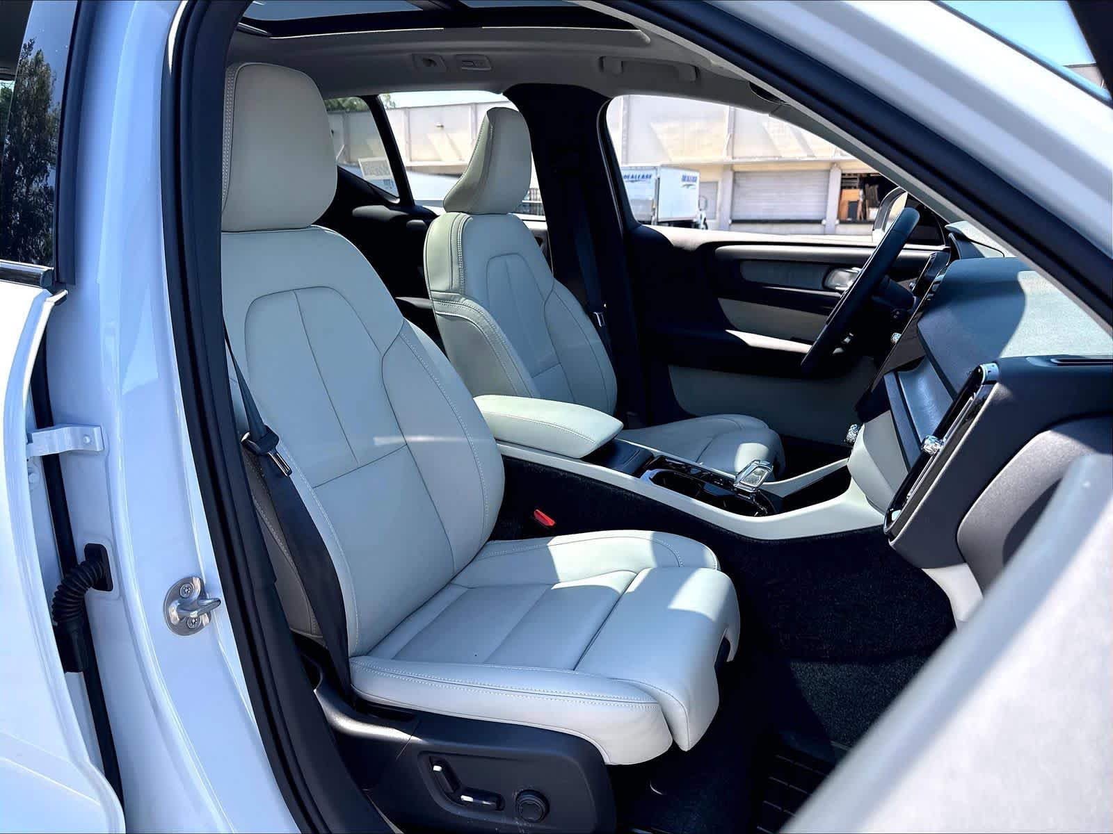 Used 2026 Volvo XC40 B5 Plus w/ Protection Package Premier AWD/4WD image 10