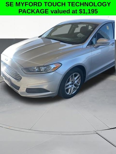 Used 2016 Ford Fusion SE FWD image 2