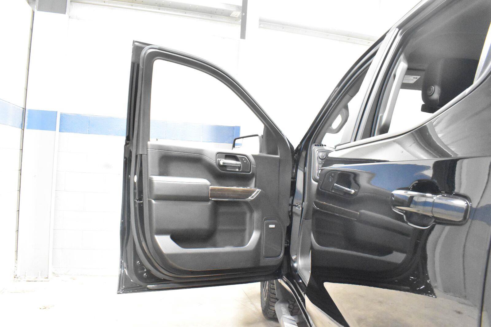 Used 2021 Chevrolet Silverado 1500 LT Trail Boss w/ Convenience Package II AWD/4WD image 9