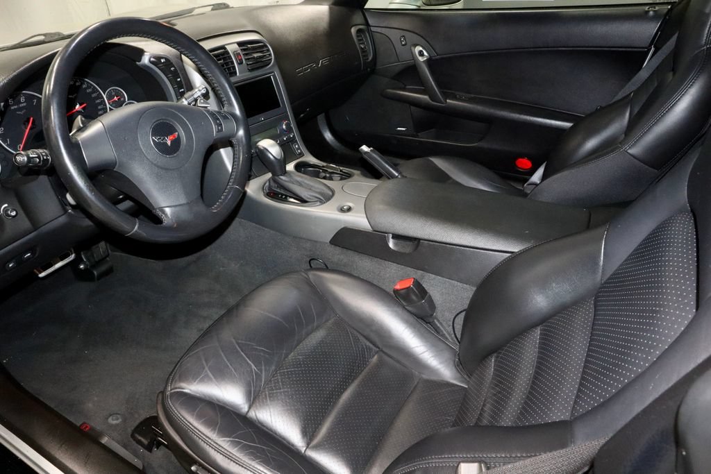 Used 2007 Chevrolet Corvette Coupe w/ Preferred Equipment Group RWD image 18