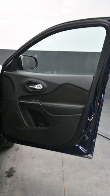 Used 2014 Jeep Cherokee Sport w/ Trailer Tow Group image 9