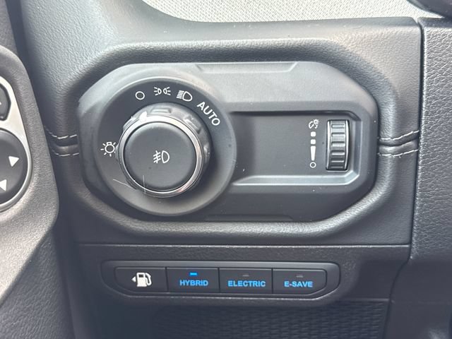 Used 2024 Jeep Wrangler Unlimited Sahara AWD/4WD image 31