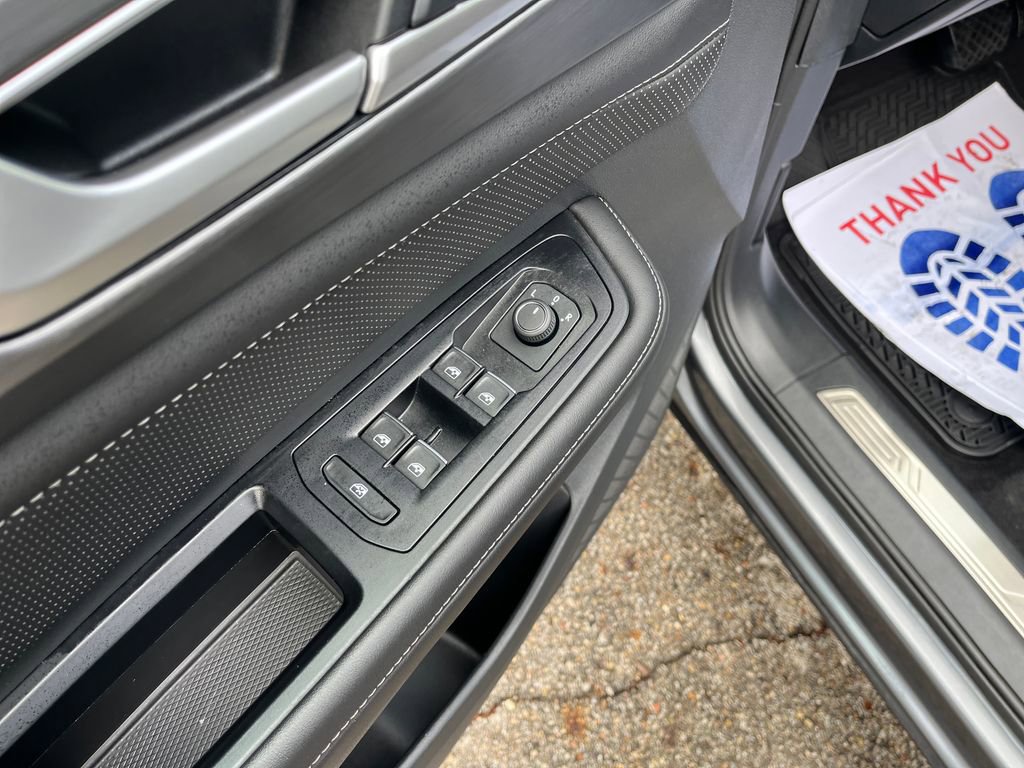 Used 2025 Volkswagen Atlas Cross Sport SE image 12