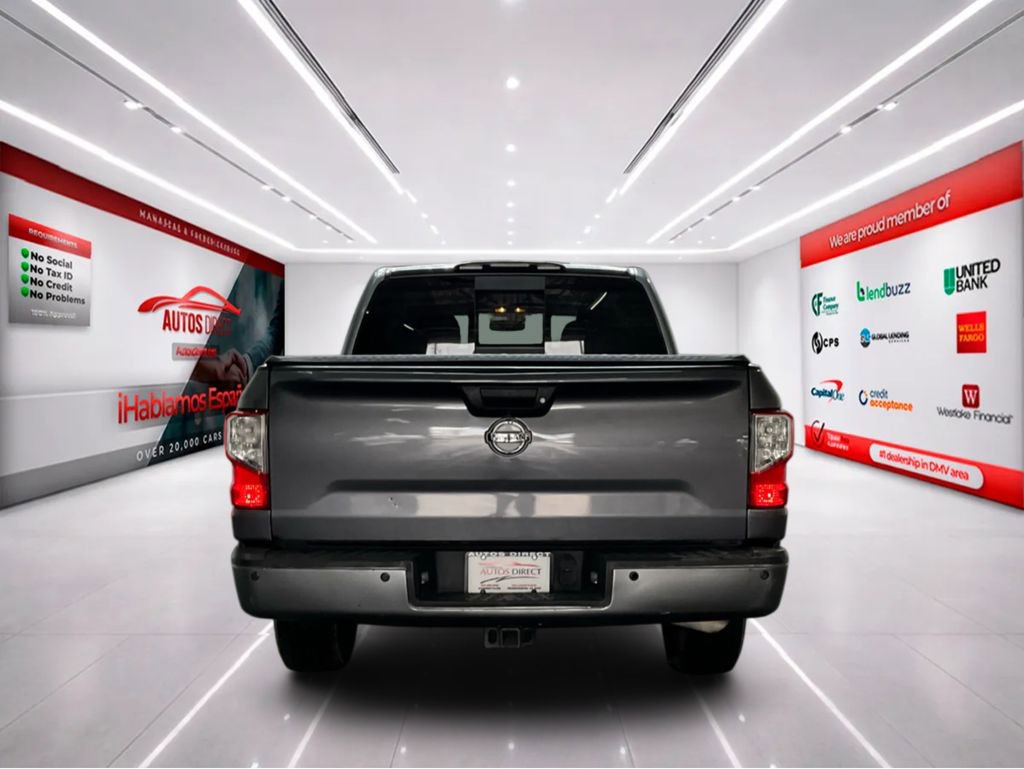 Used 2017 Nissan Titan SL image 7