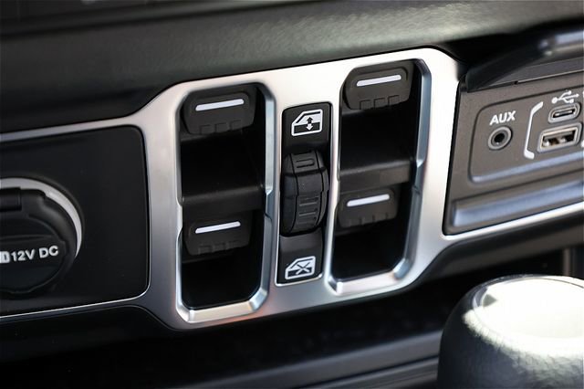 New 2025 Jeep Gladiator Sport image 21