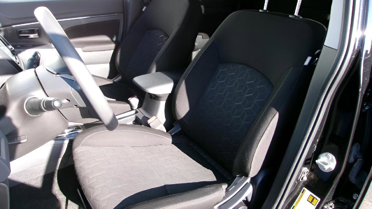 Used 2025 Mitsubishi Outlander Sport ES image 13