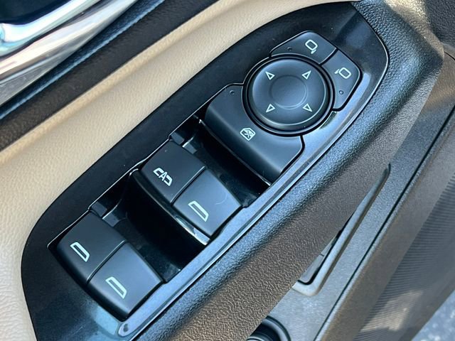 Used 2023 Chevrolet Equinox Premier image 17