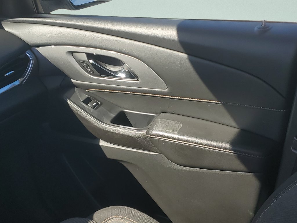 Used 2021 Chevrolet Traverse LT FWD image 13