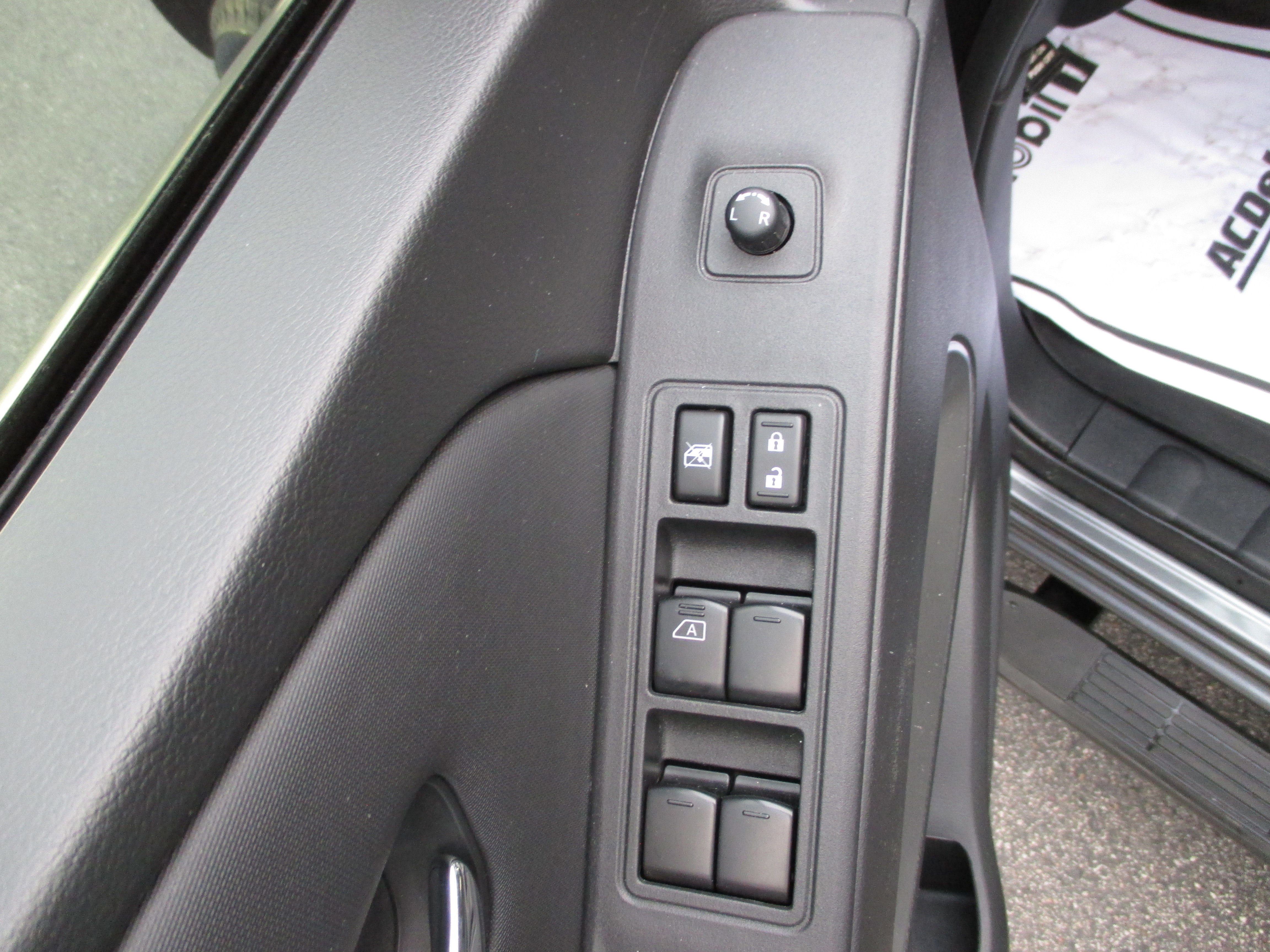 Used 2022 Nissan Frontier SV w/ Technology Package image 13