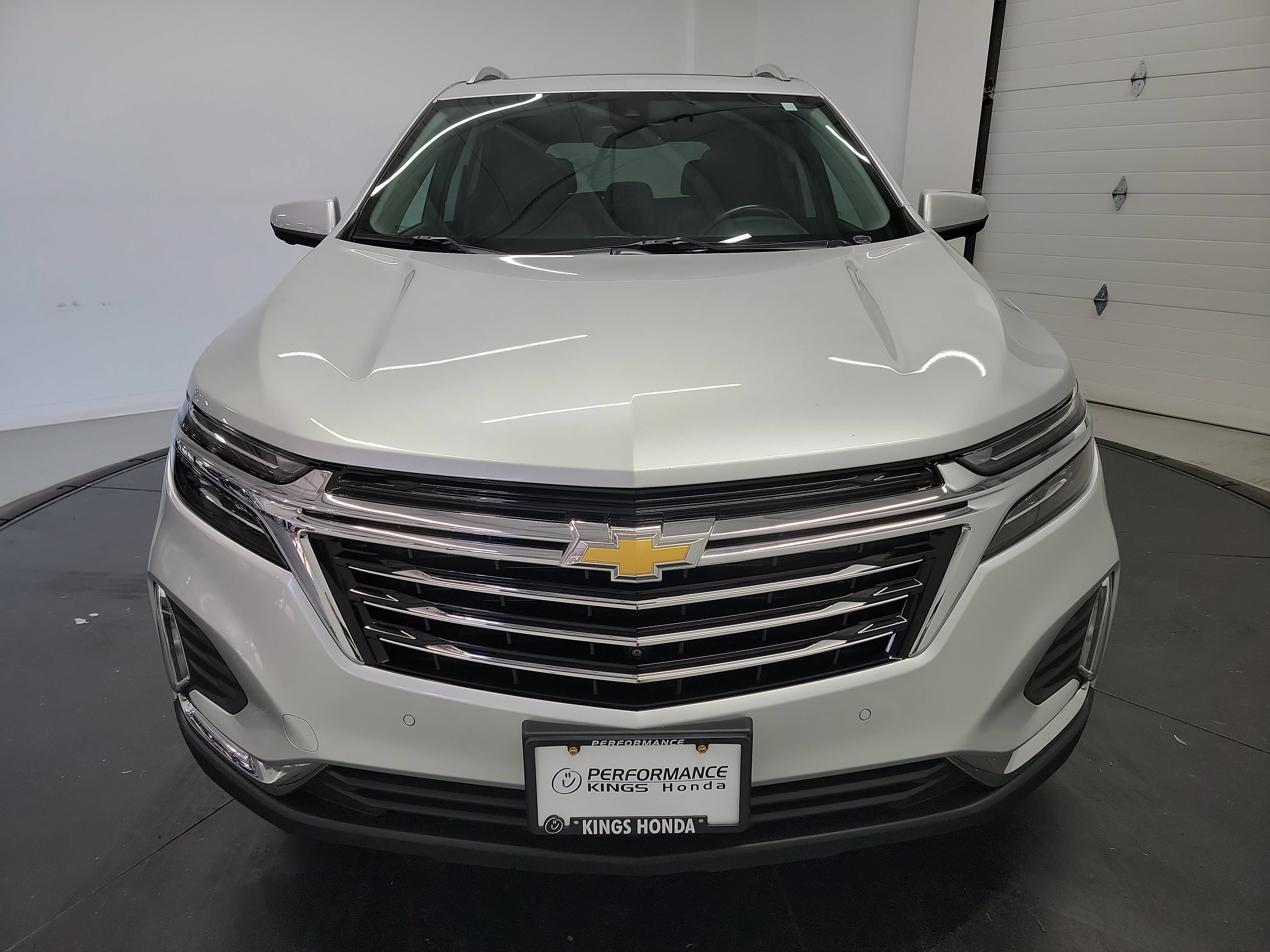 Used 2022 Chevrolet Equinox Premier FWD image 2