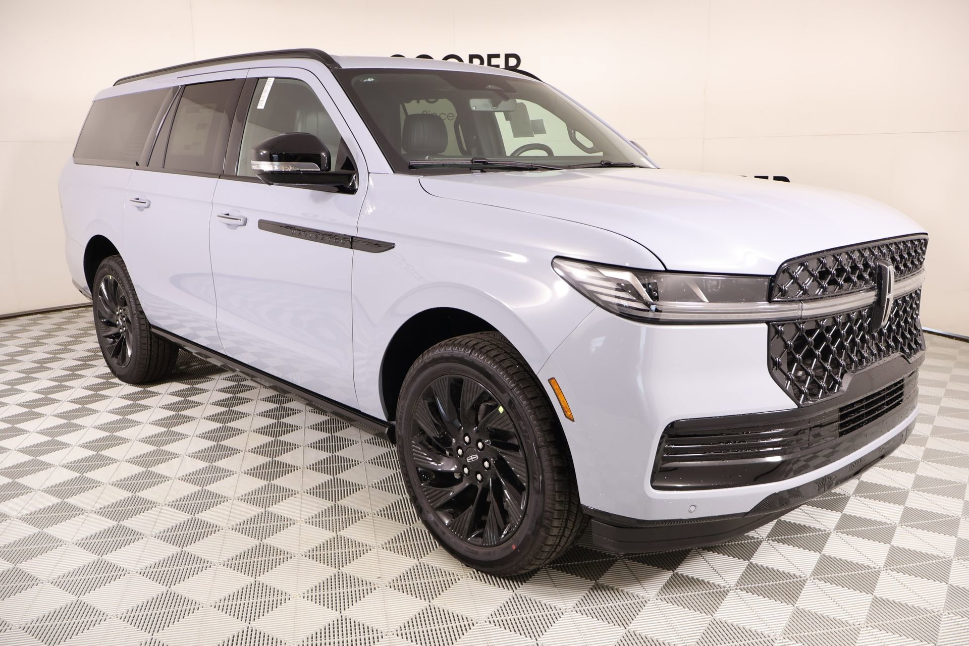 New 2026 Lincoln Navigator L Reserve AWD/4WD image 1