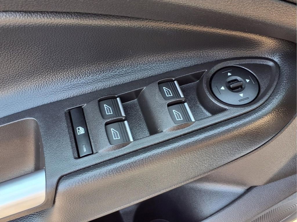 Used 2018 Ford Escape Titanium image 16
