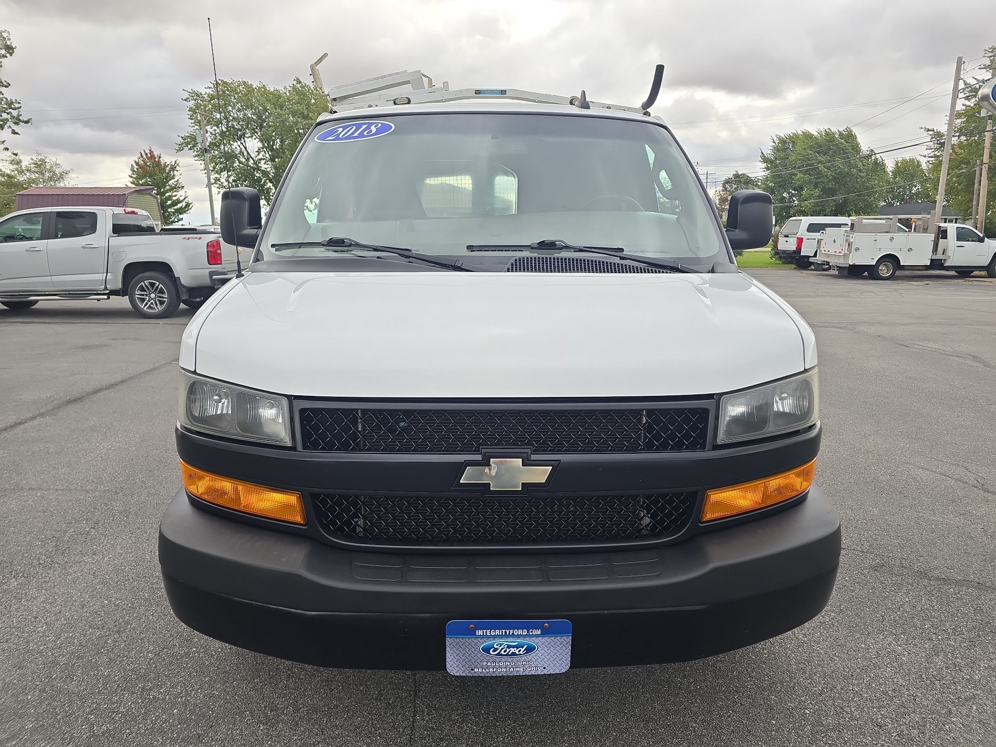 Used 2018 Chevrolet Express 2500 w/ Driver Convenience Package RWD image 3