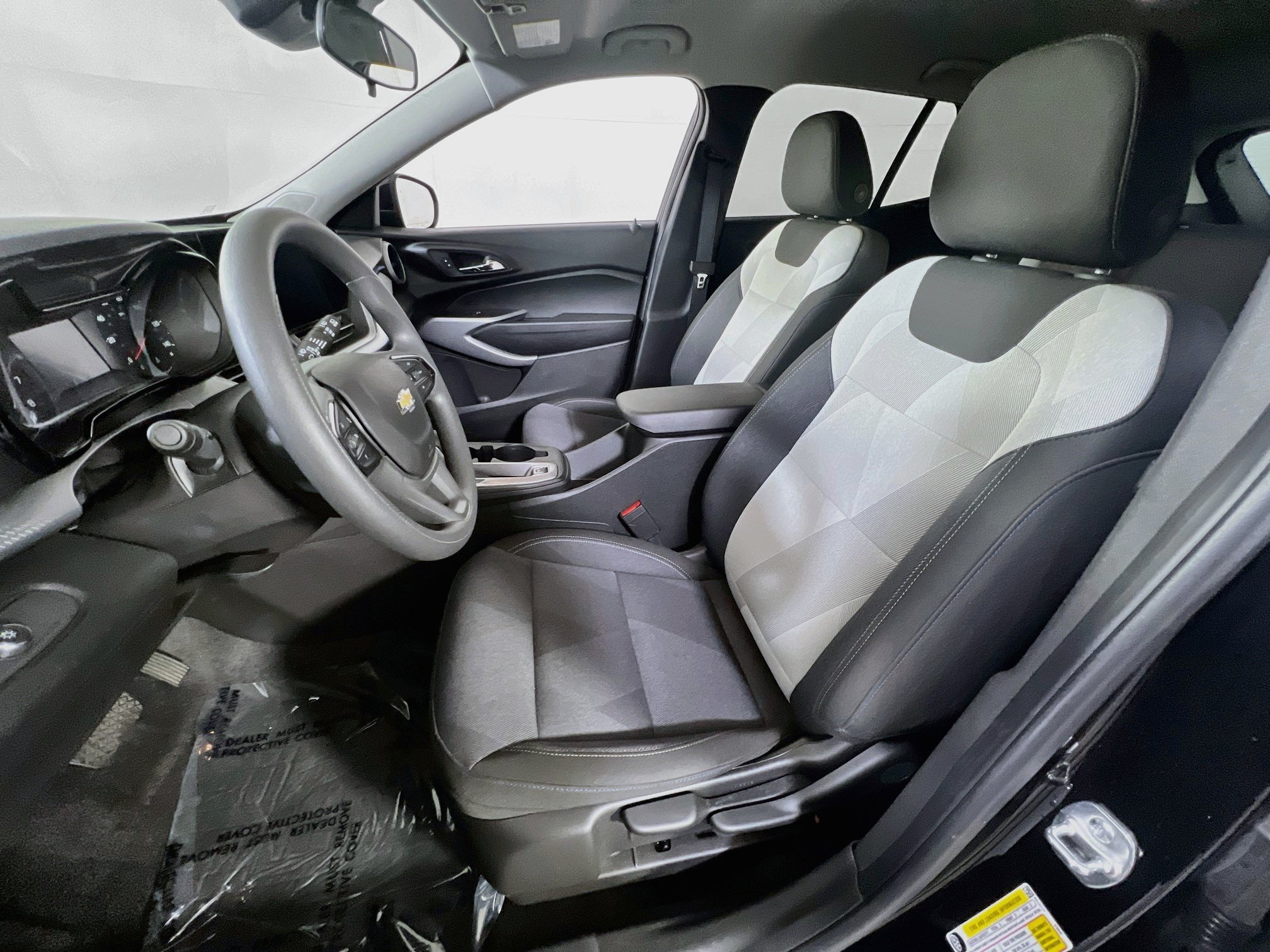 Used 2025 Chevrolet Trax LS w/ LS Convenience Package FWD image 20