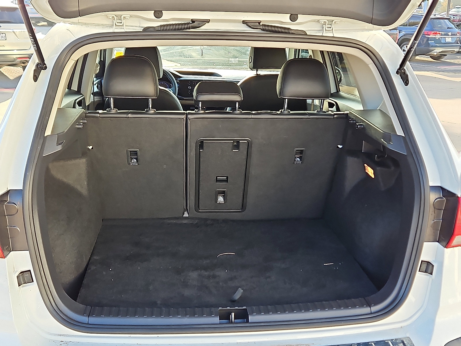 Certified 2023 Volkswagen Taos SEL image 6