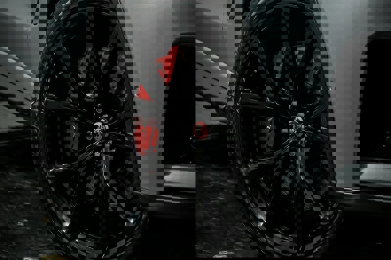 Used 2020 Jaguar F-PACE SVR image 3