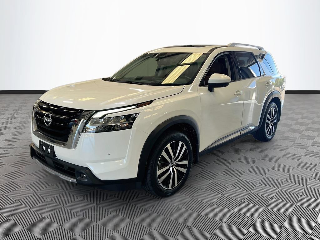 Used 2023 Nissan Pathfinder Platinum FWD image 3