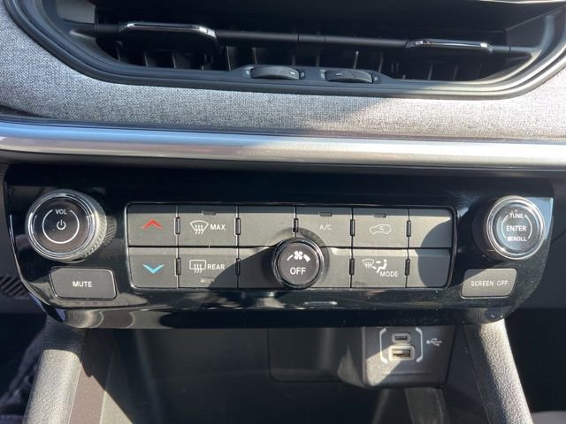 Used 2023 Jeep Compass Latitude image 21