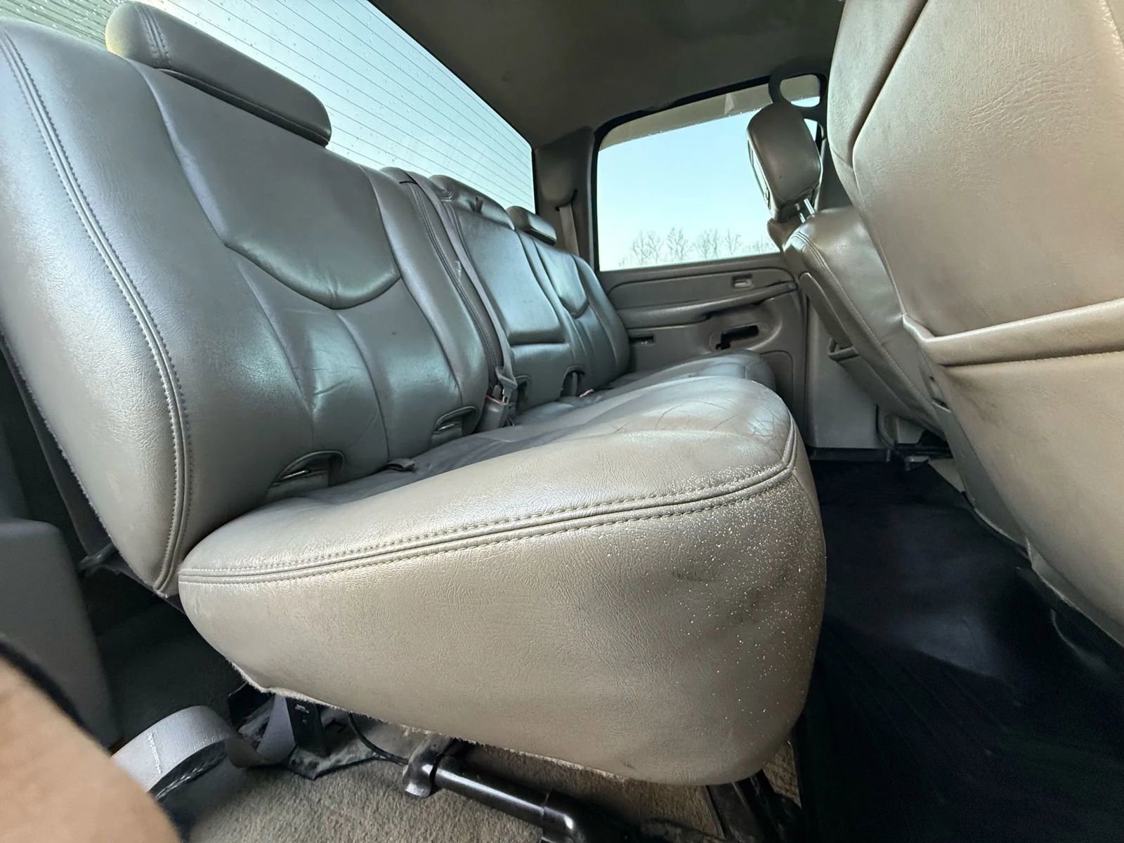 Used 2005 Chevrolet Silverado 2500 LT w/ Heavy-Duty Power Package image 14