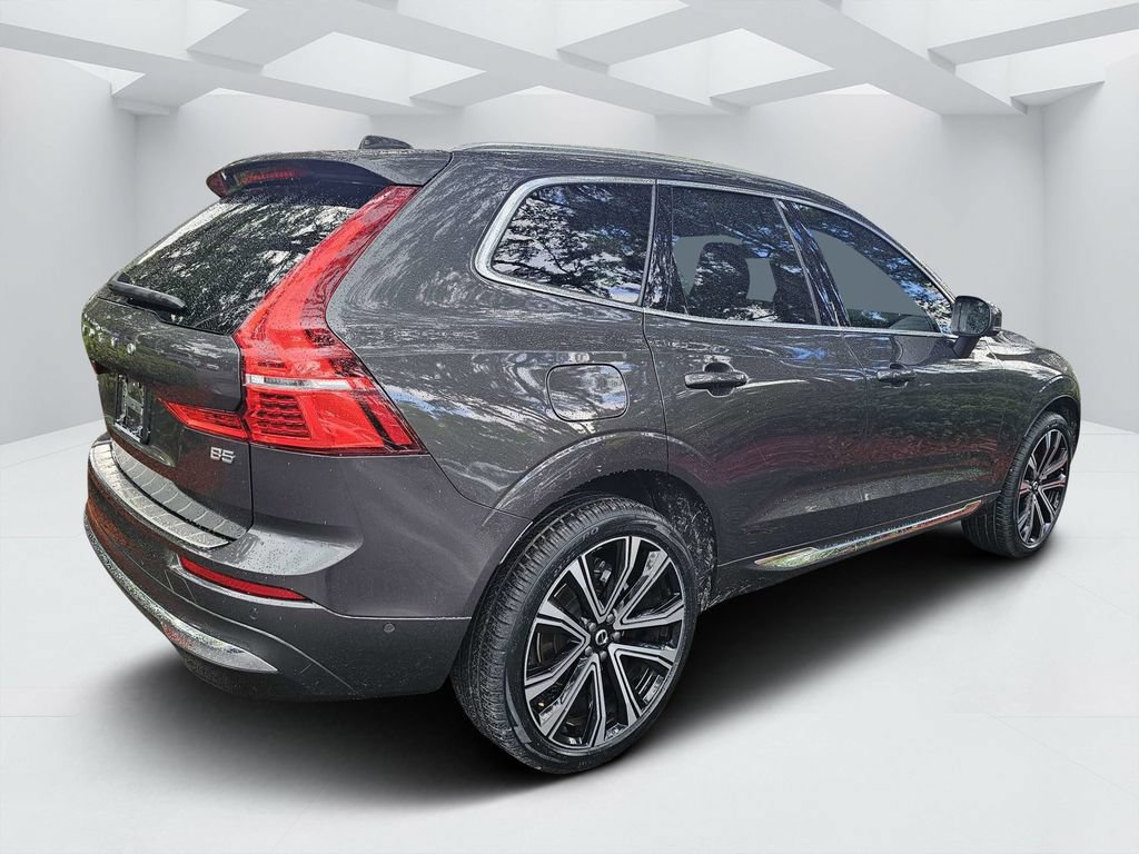 Certified 2023 Volvo XC60 B5 Ultimate w/ Climate Package FWD image 3