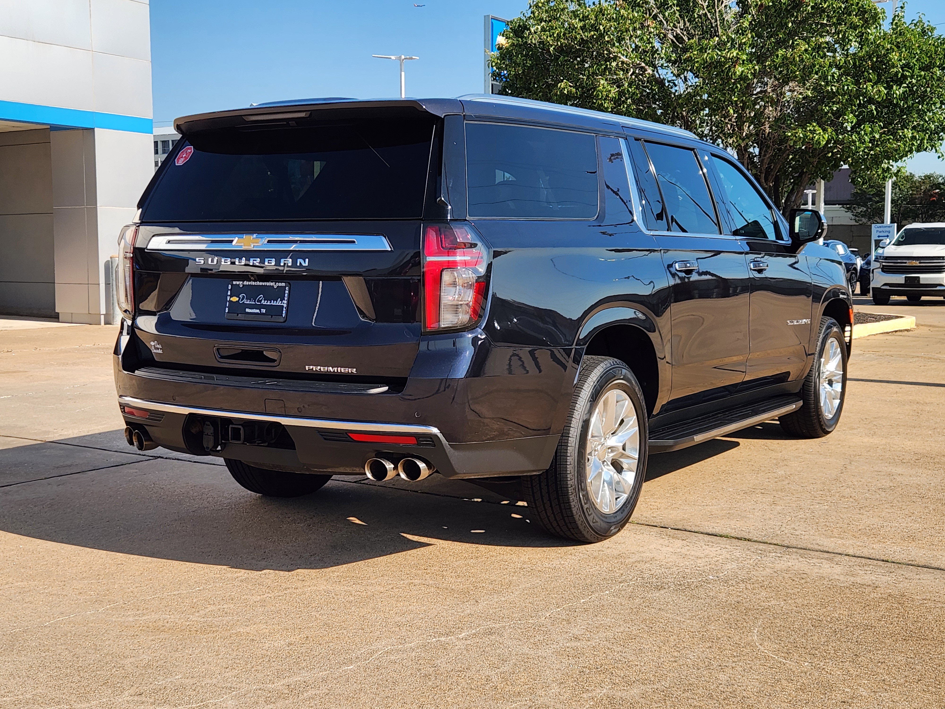 Used 2023 Chevrolet Suburban Premier RWD image 6
