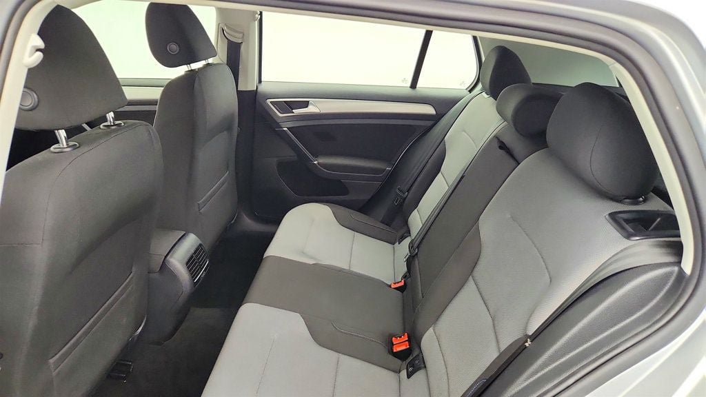 Used 2016 Volkswagen e-Golf SE FWD image 20