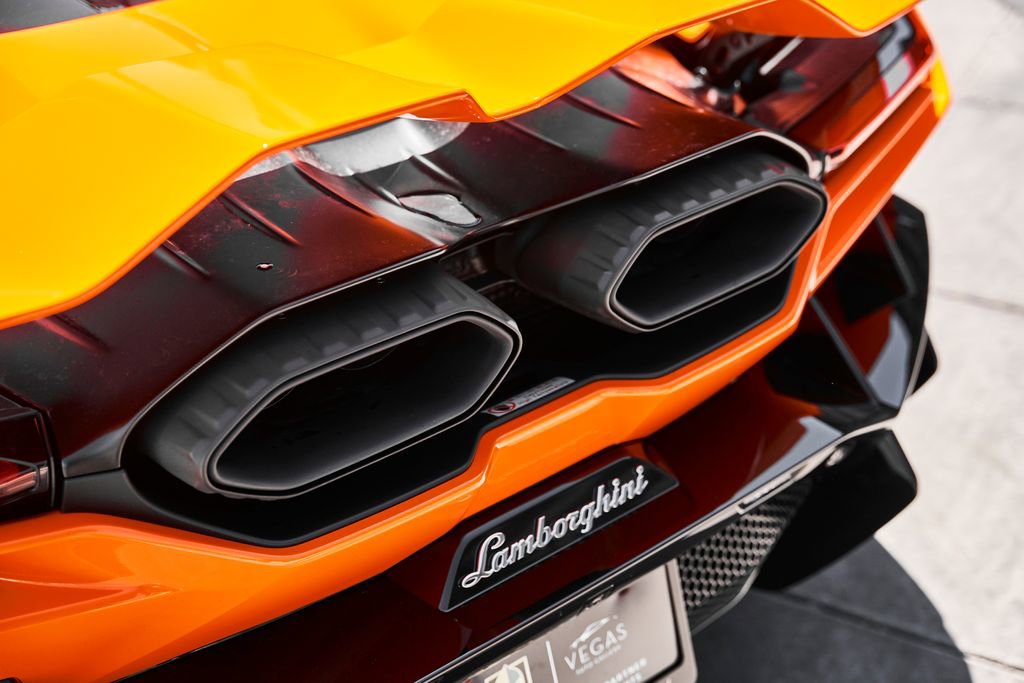 Used 2024 Lamborghini Revuelto AWD/4WD image 15