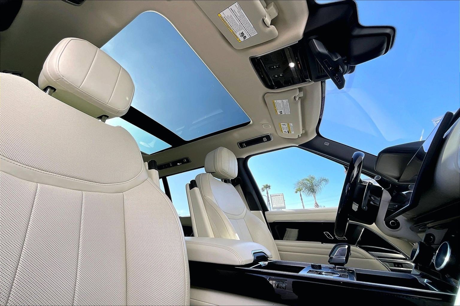 Used 2023 Land Rover Range Rover Long Wheelbase SE image 21