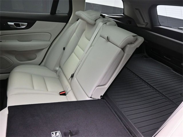 Used 2024 Volvo V60 B5 Cross Country Plus image 22