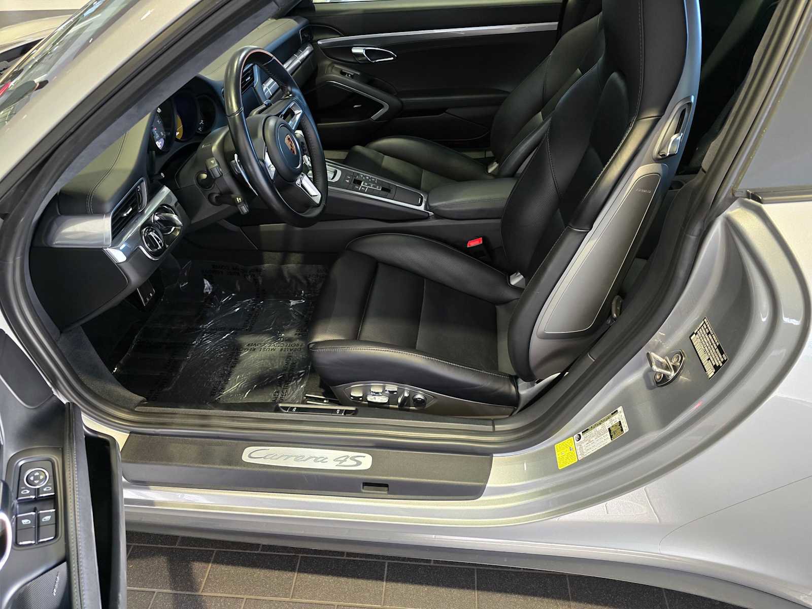 Used 2017 Porsche 911 Carrera 4S image 17