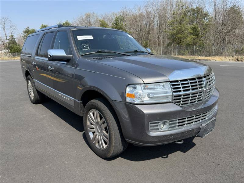 Used 2013 Lincoln Navigator L 4WD w/ HD Trailer Tow Pkg image 3