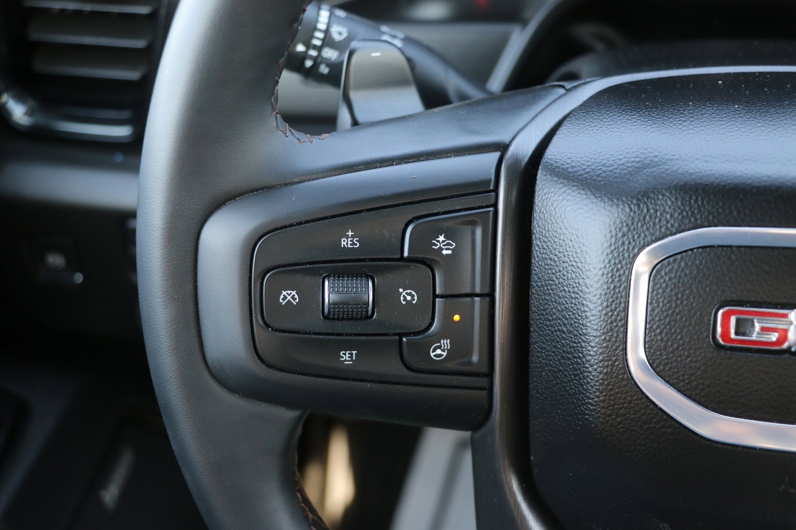 Used 2025 GMC Sierra 1500 AT4 image 18