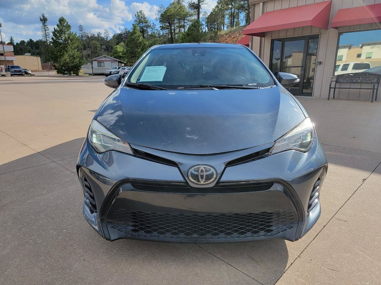 Used 2017 Toyota Corolla SE w/ Carpet Mat Package (TMS) FWD image 2