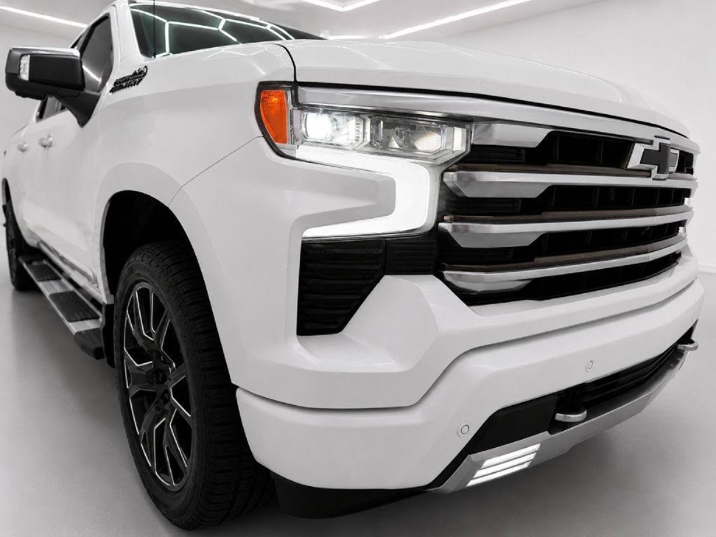 Used 2022 Chevrolet Silverado 1500 High Country w/ High Country Premium Package AWD/4WD image 36