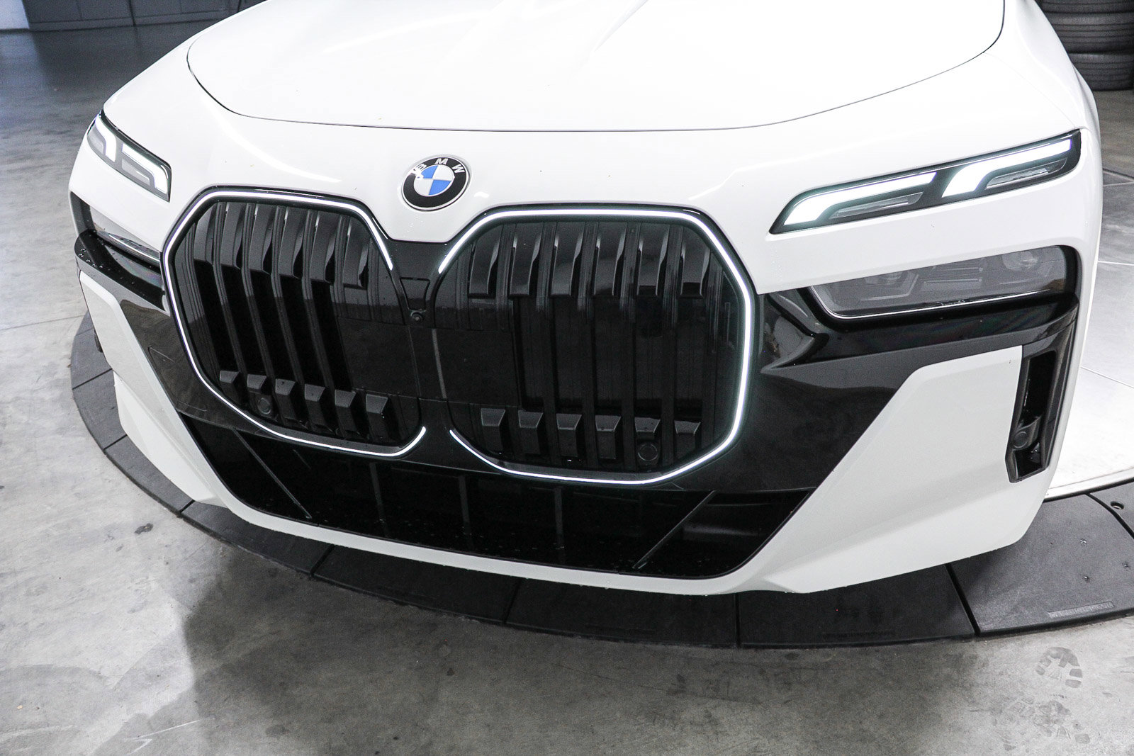 New 2026 BMW 740i image 11