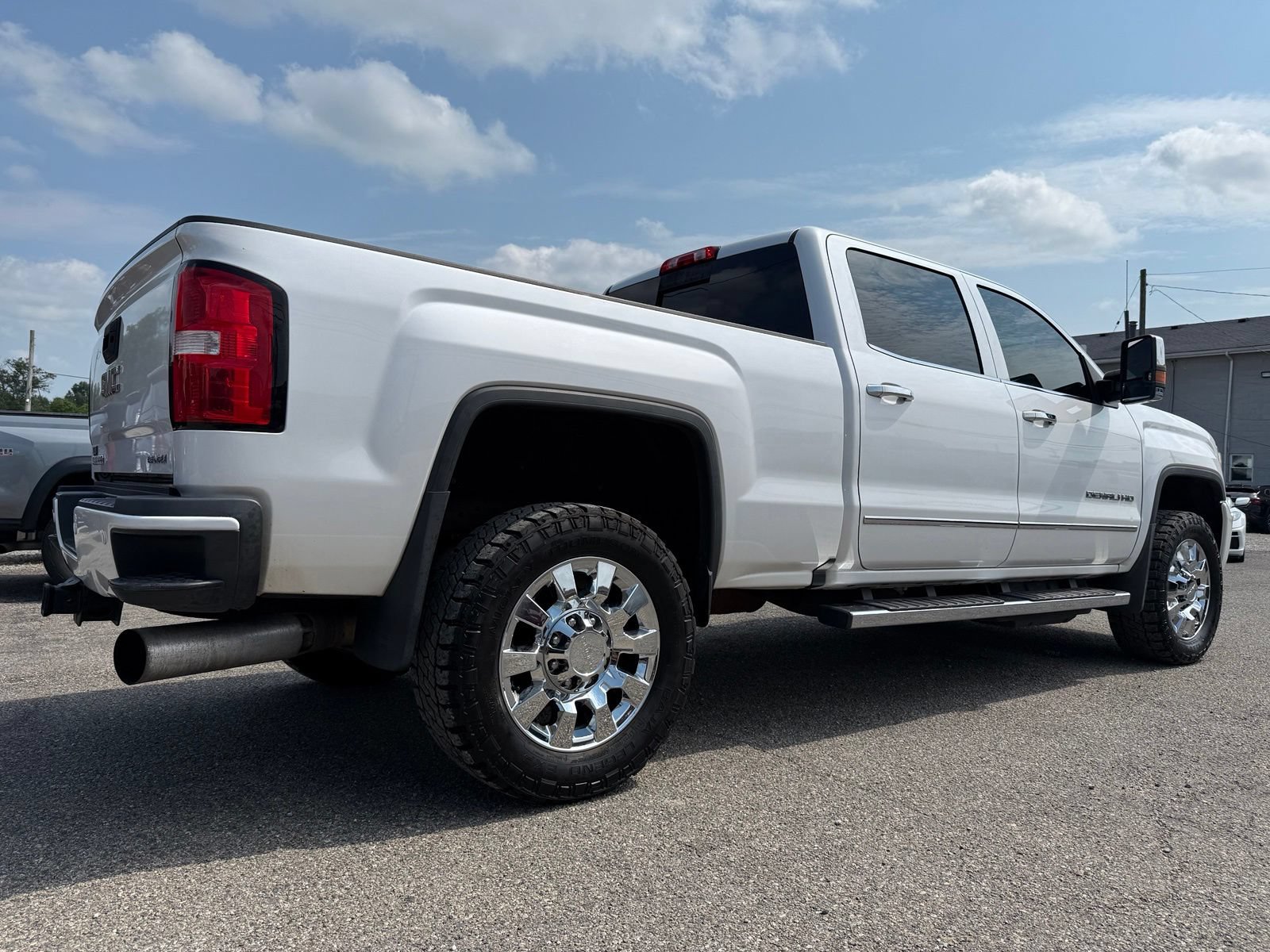 Used 2019 GMC Sierra 2500 Denali w/ Duramax Plus Package AWD/4WD image 8