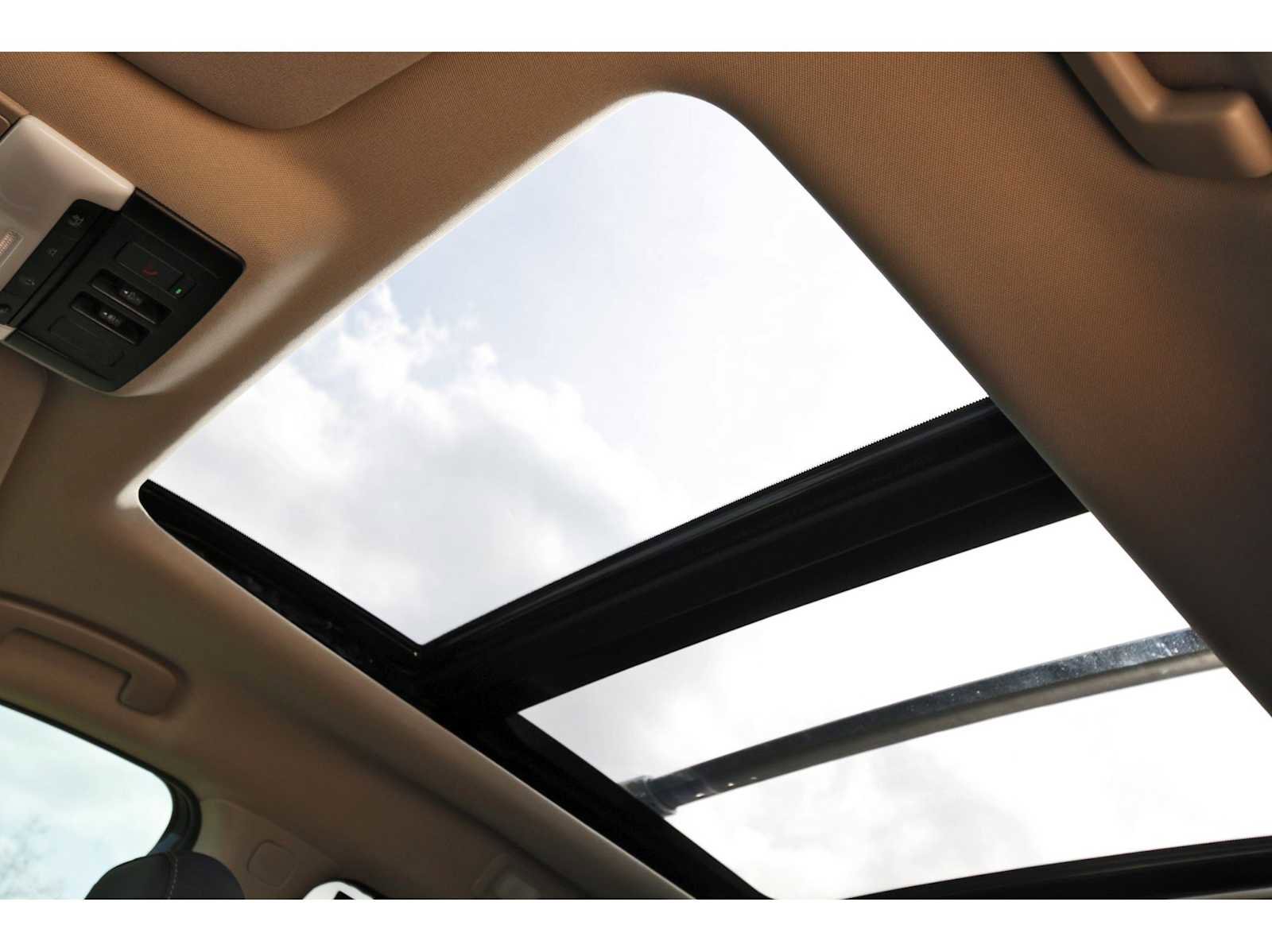 Used 2025 Nissan Pathfinder Platinum w/ Cargo Package image 31