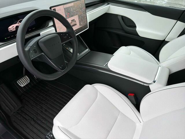 Used 2023 Tesla Model X Plaid image 11