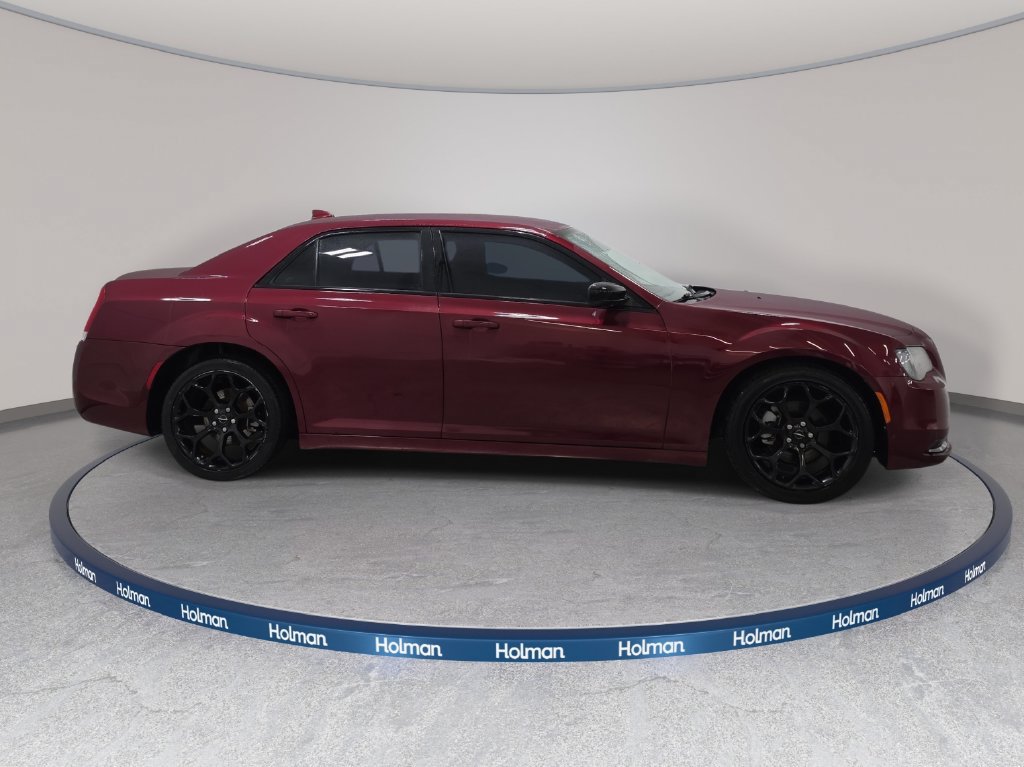 Used 2018 Chrysler 300 Touring w/ Sport Appearance Package RWD image 5