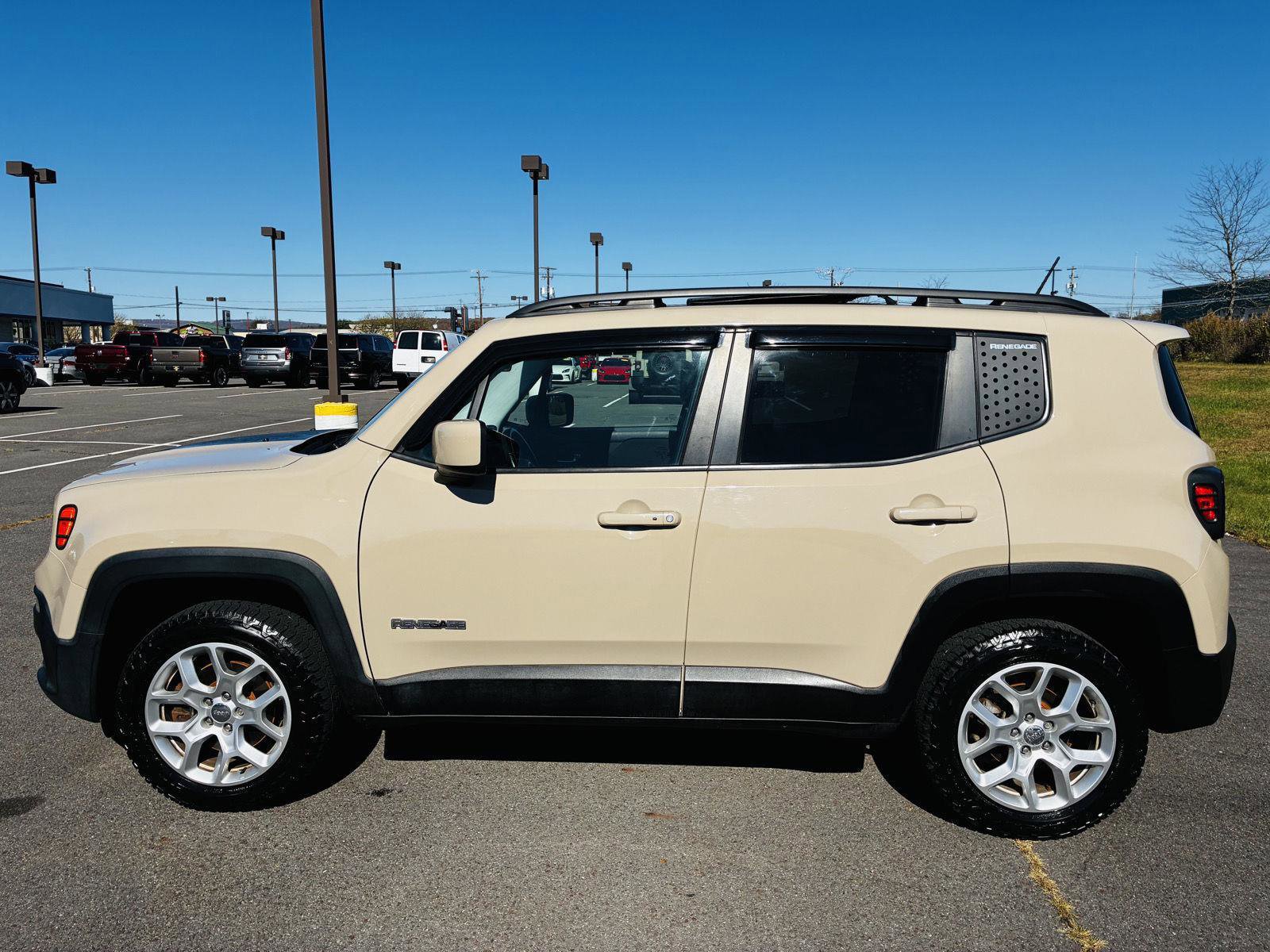 Used 2016 Jeep Renegade Latitude image 3