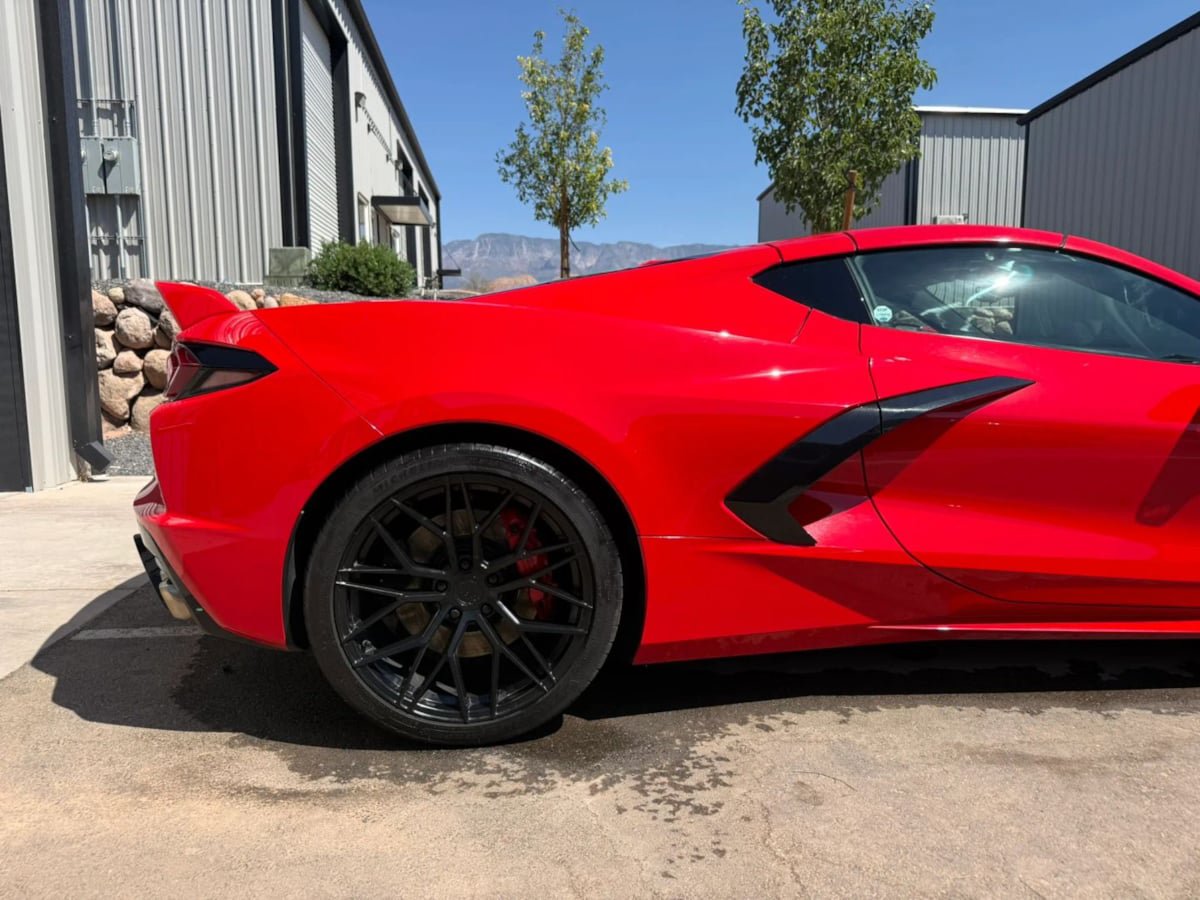 Used 2021 Chevrolet Corvette Stingray Premium Cpe w/ Z51 Performance Package RWD image 11